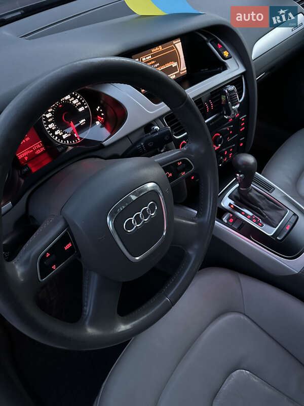 Седан Audi A4 2011 в Сваляве