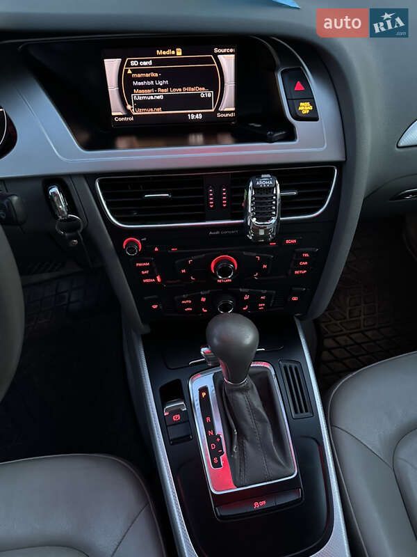 Седан Audi A4 2011 в Сваляве