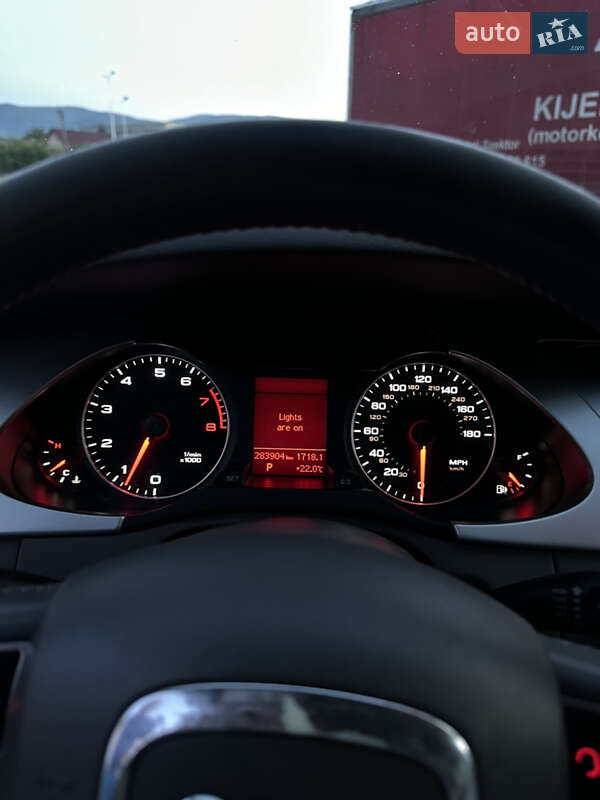 Седан Audi A4 2011 в Сваляве