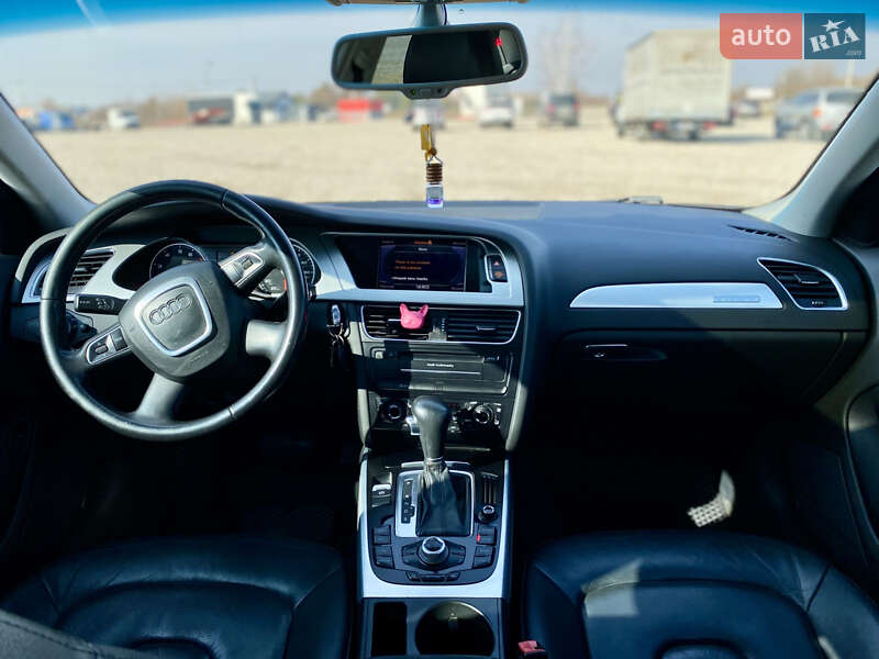 Седан Audi A4 2011 в Львове
