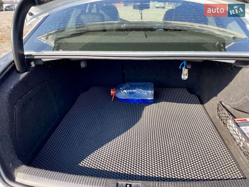 Седан Audi A4 2011 в Львове