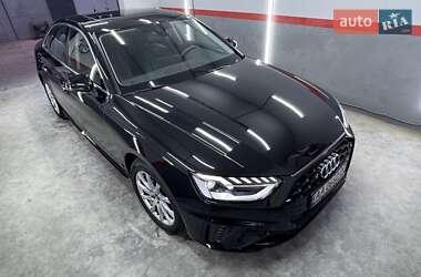 Седан Audi A4 2022 в 