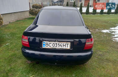 Седан Audi A4 1997 в Самборе