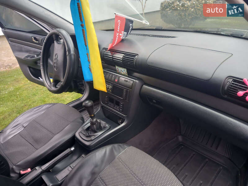 Седан Audi A4 1997 в Самборе