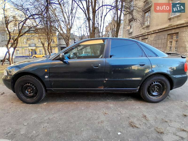 Седан Audi A4 1997 в Львове
