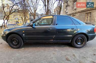Седан Audi A4 1997 в 