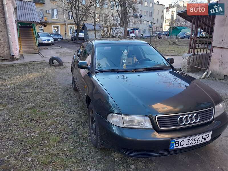 Седан Audi A4 1997 в Львове
