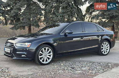 Седан Audi A4 2013 в 