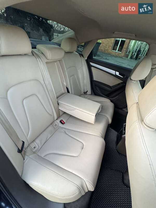Седан Audi A4 2013 в Дрогобыче