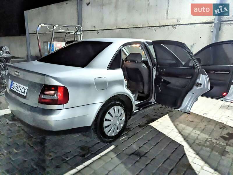 Седан Audi A4 1999 в Теофіполі