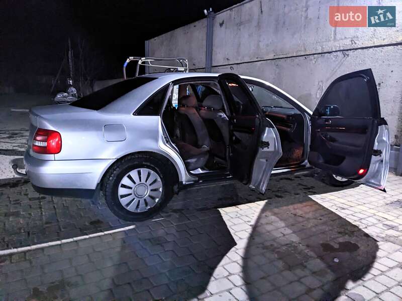 Седан Audi A4 1999 в Теофіполі