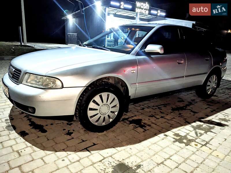 Седан Audi A4 1999 в Теофіполі