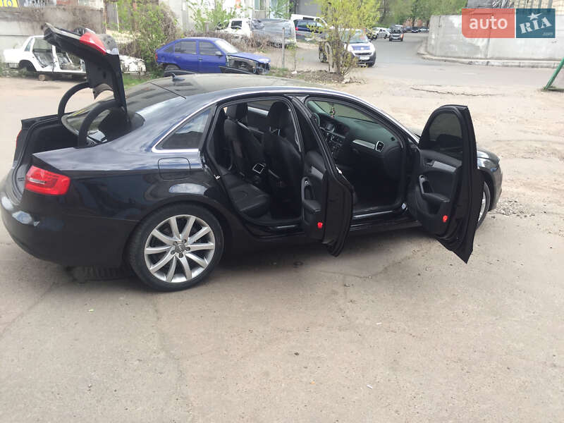 Седан Audi A4 2012 в Киеве