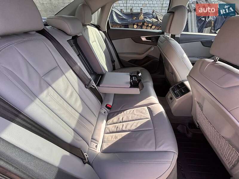 Седан Audi A4 2018 в Львове