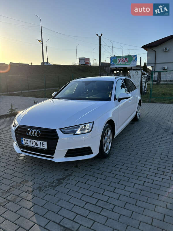 Универсал Audi A4 2018 в 