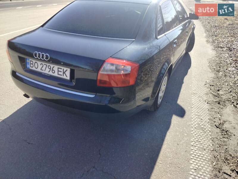 Седан Audi A4 2001 в 