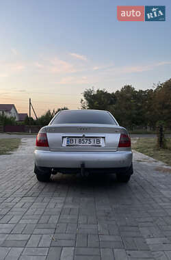 Седан Audi A4 1997 в Хороле