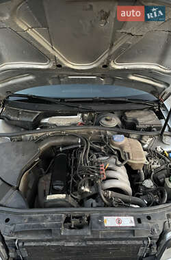 Седан Audi A4 1997 в Хороле