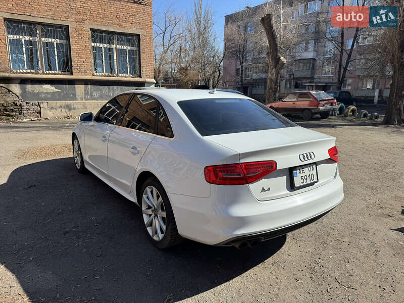 Седан Audi A4 2014 в Кривом Роге