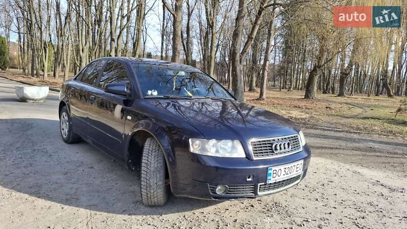 Седан Audi A4 2004 в 