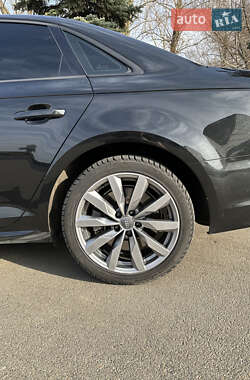 Седан Audi A4 2018 в 