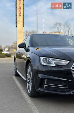 Седан Audi A4 2018 в 