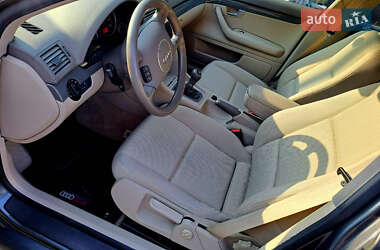 Седан Audi A4 2004 в Лохвице