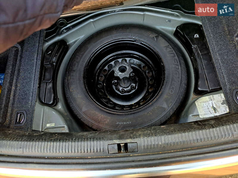 Седан Audi A4 2004 в Лохвице