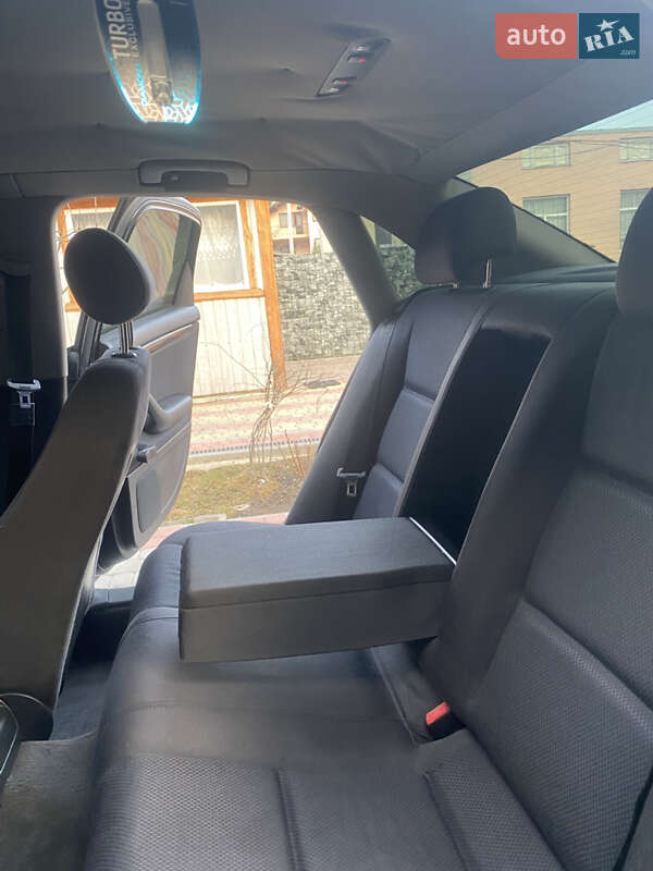 Седан Audi A4 2002 в Лазещине