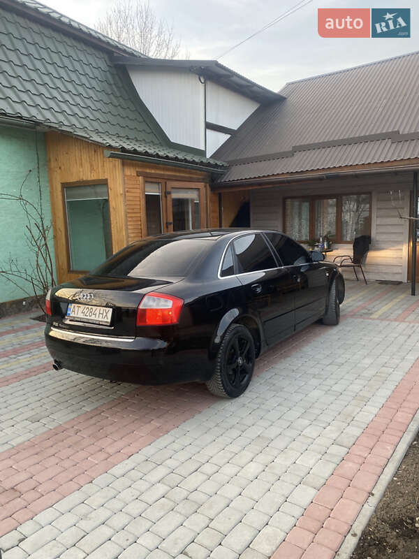 Седан Audi A4 2002 в Лазещине