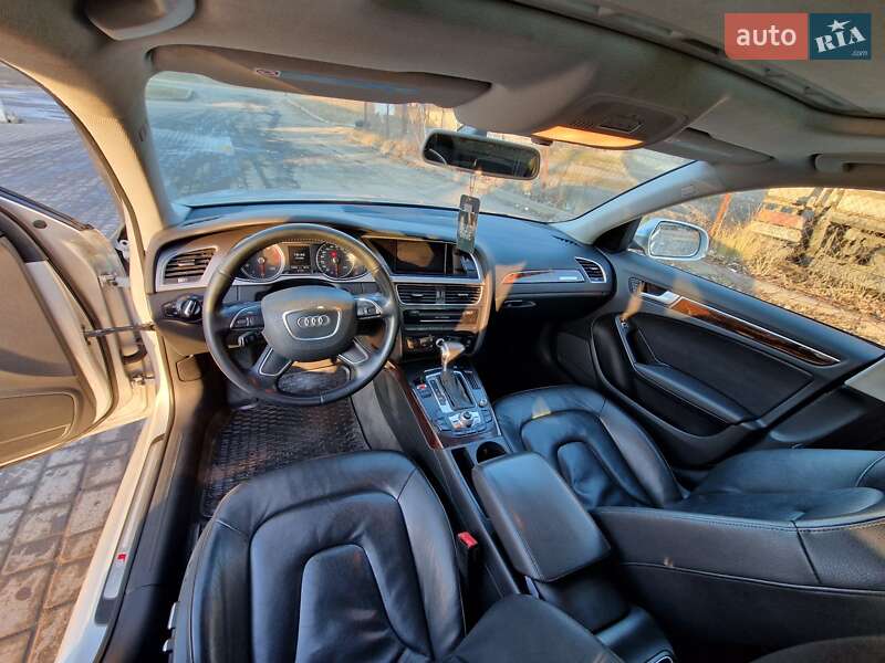 Седан Audi A4 2013 в Львове