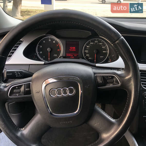 Седан Audi A4 2012 в Днепре
