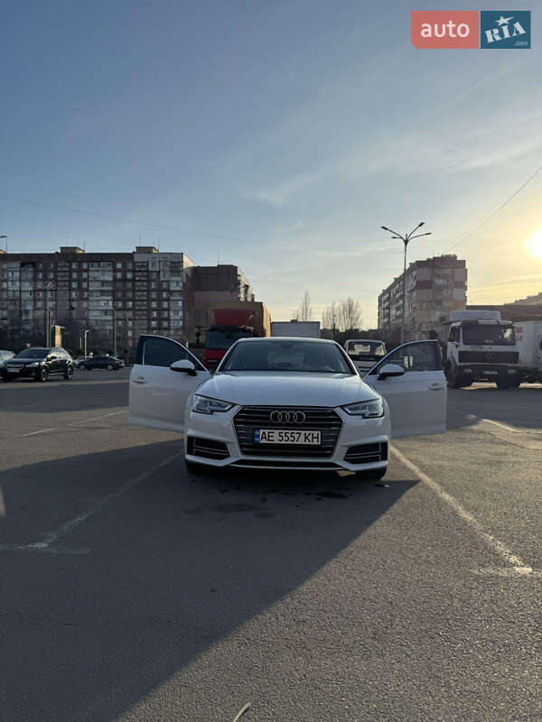 Седан Audi A4 2017 в Днепре