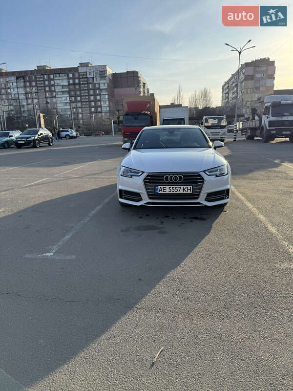 Седан Audi A4 2017 в Днепре