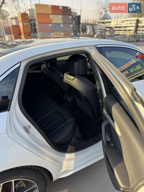 Седан Audi A4 2017 в Днепре