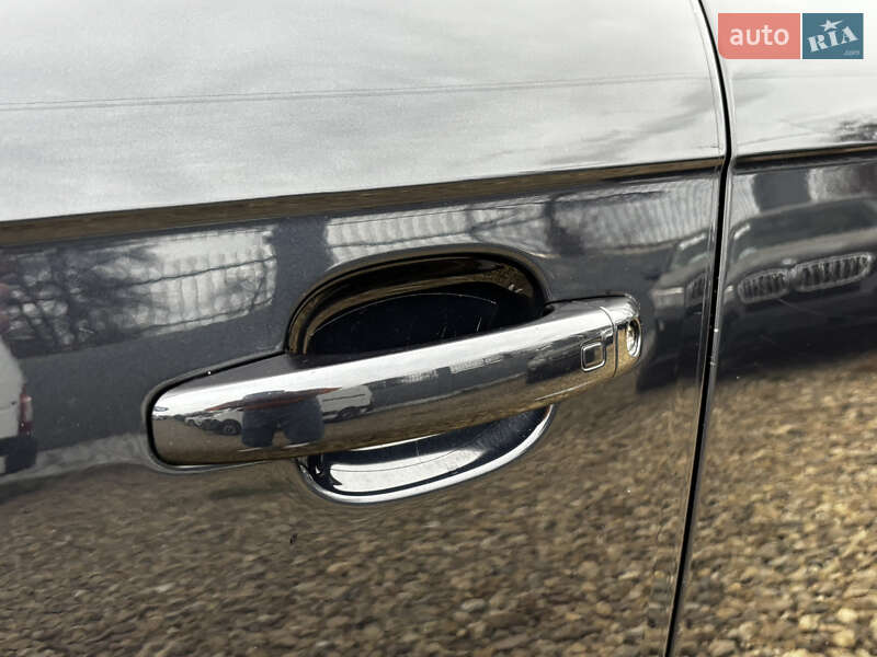 Седан Audi A4 2015 в Стрию