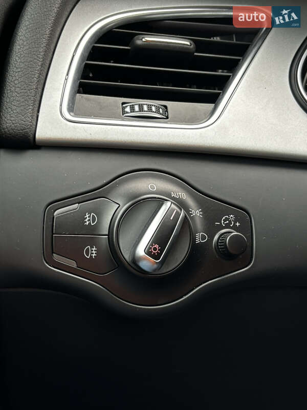 Седан Audi A4 2015 в Стрию