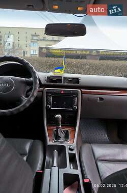 Седан Audi A4 2004 в 