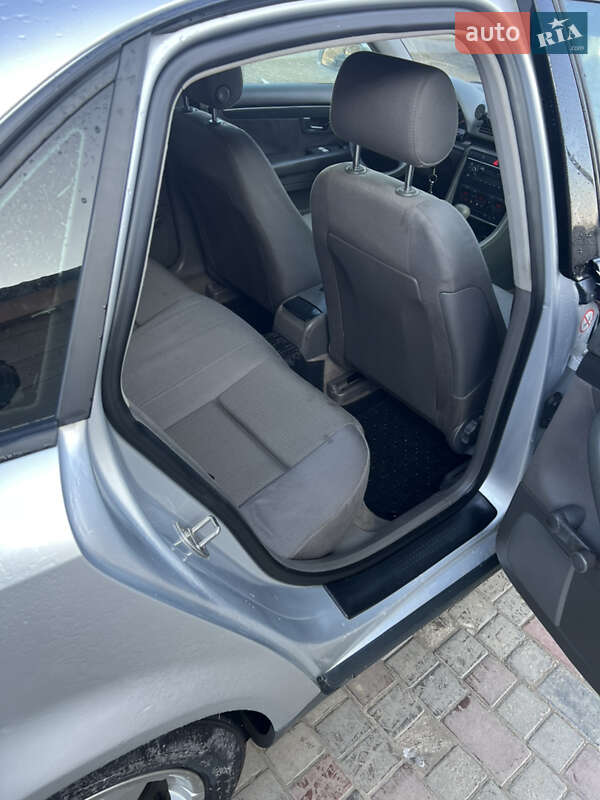 Седан Audi A4 2001 в Самборе