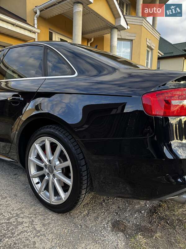 Седан Audi A4 2013 в Житомирі
