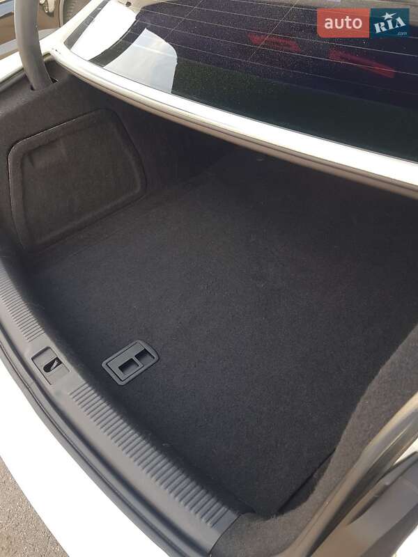 Седан Audi A4 2012 в Черкассах