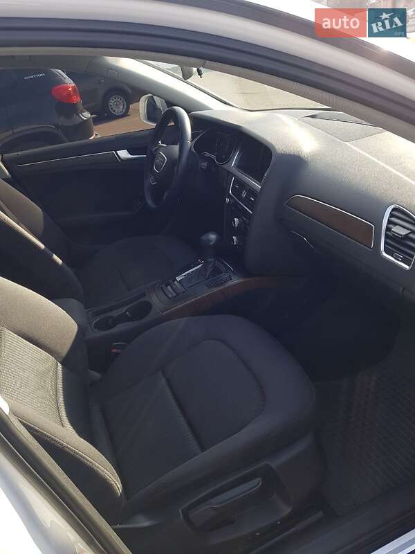 Седан Audi A4 2012 в Черкассах