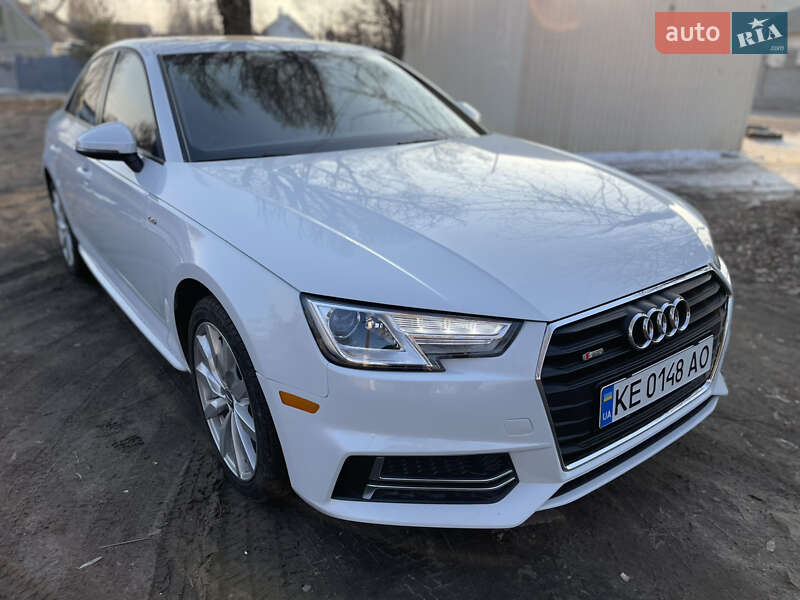 Седан Audi A4 2018 в 