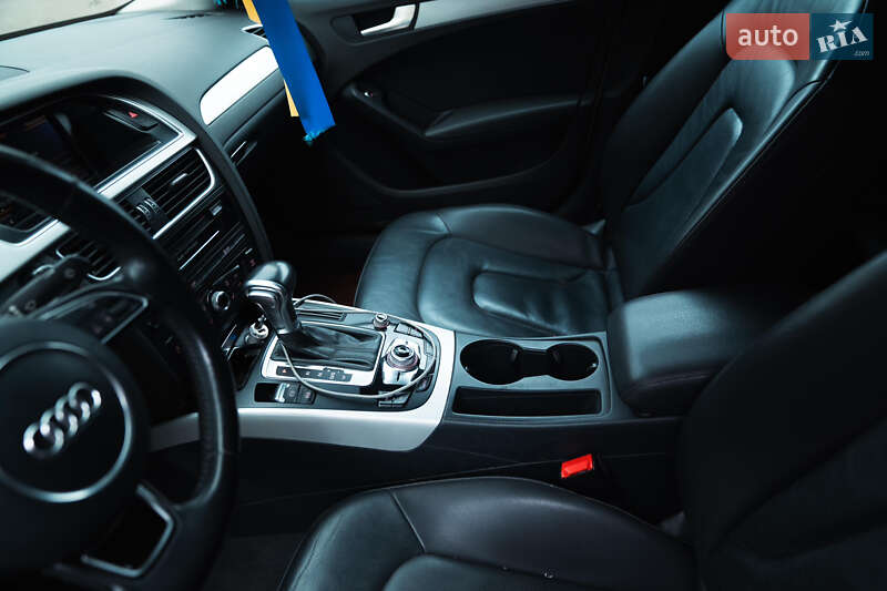 Седан Audi A4 2015 в Львові