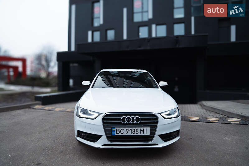Седан Audi A4 2015 в Львові