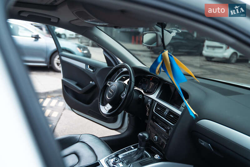 Седан Audi A4 2015 в Львові