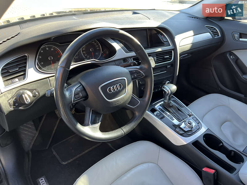 Седан Audi A4 2012 в Луцке