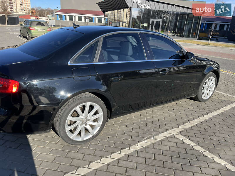 Седан Audi A4 2012 в Луцке