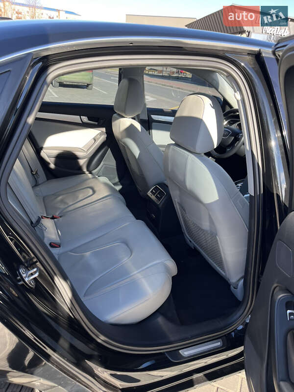 Седан Audi A4 2012 в Луцке