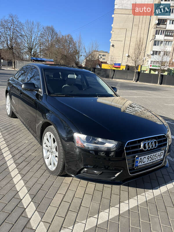 Седан Audi A4 2012 в Луцке